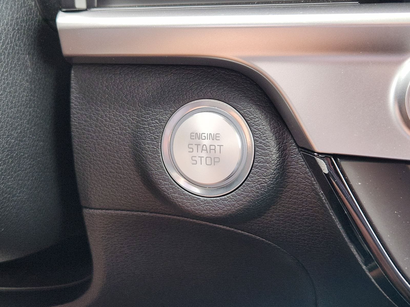 Used 2025 Kia Telluride EX w/ EX Captain's Chair Package FWD image 28