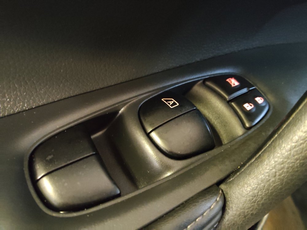 Used 2017 Nissan Rogue SV image 27