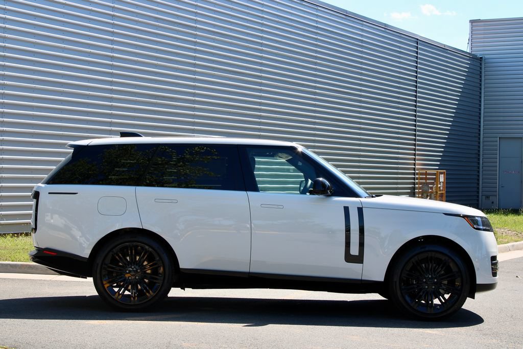 New 2026 Land Rover Range Rover SE AWD/4WD image 3