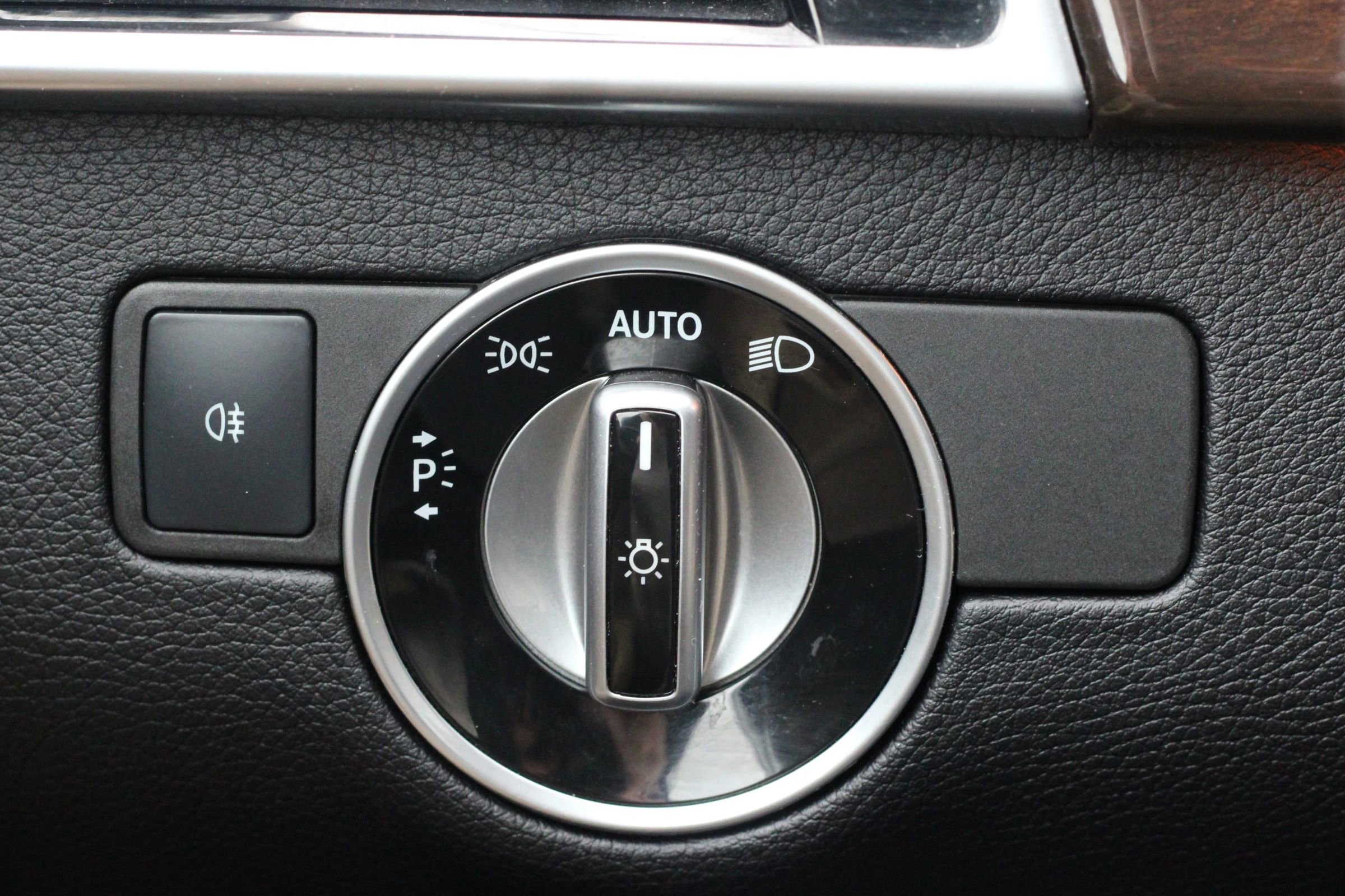 Used 2018 Mercedes-Benz GLS 450 4MATIC w/ Premium Package image 21