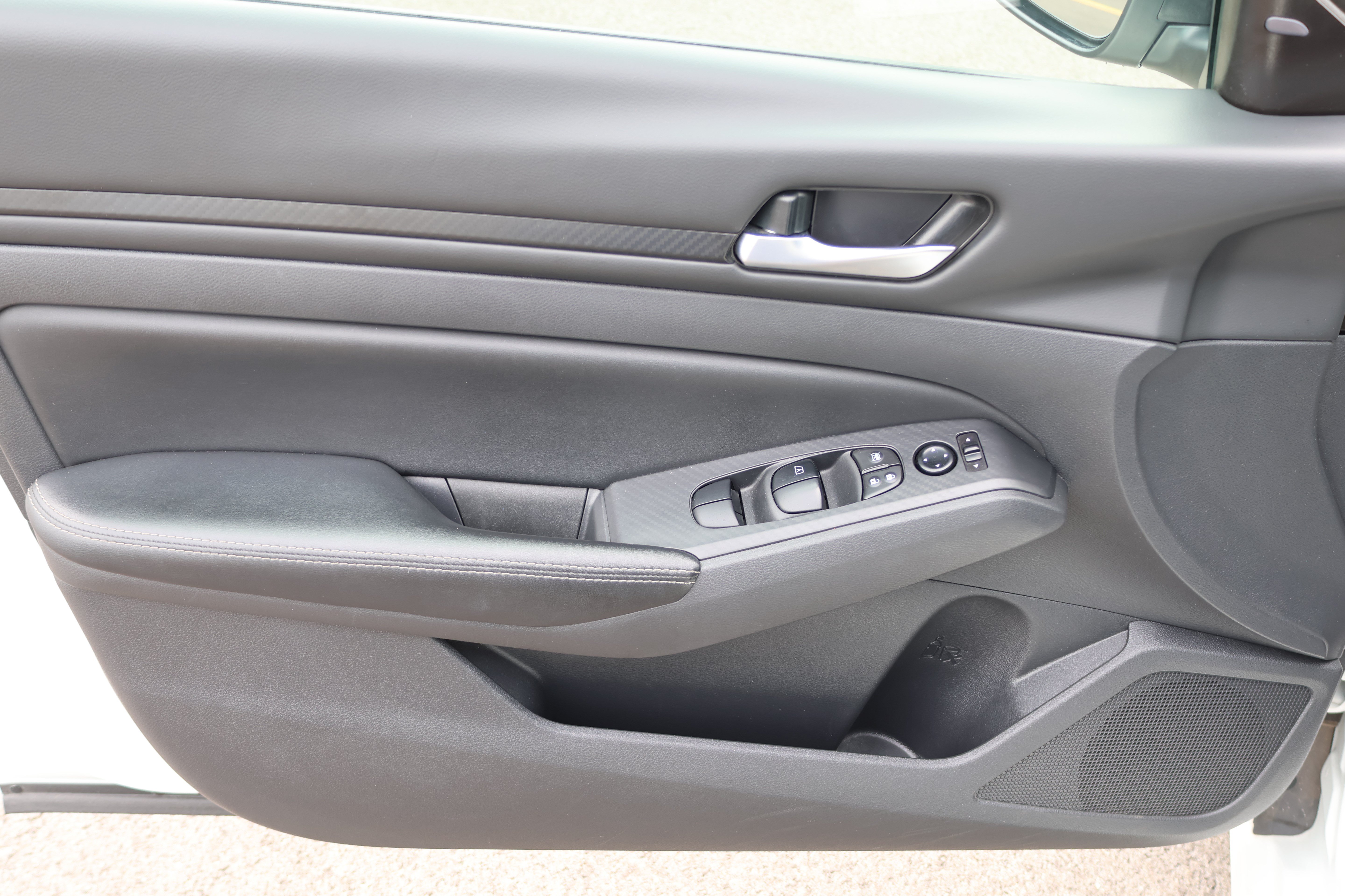 Used 2025 Nissan Altima 2.5 SV FWD image 20