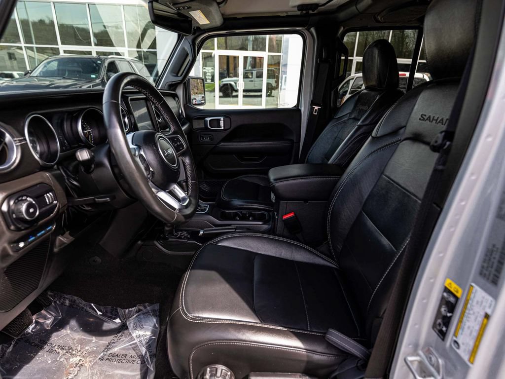 Used 2023 Jeep Wrangler Unlimited Sahara w/ Cold Weather Group AWD/4WD image 21