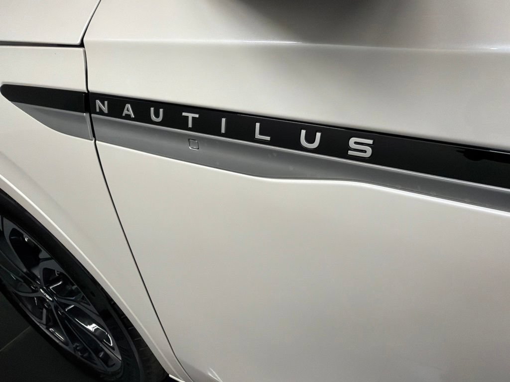 Used 2026 Lincoln Nautilus Reserve AWD/4WD image 39