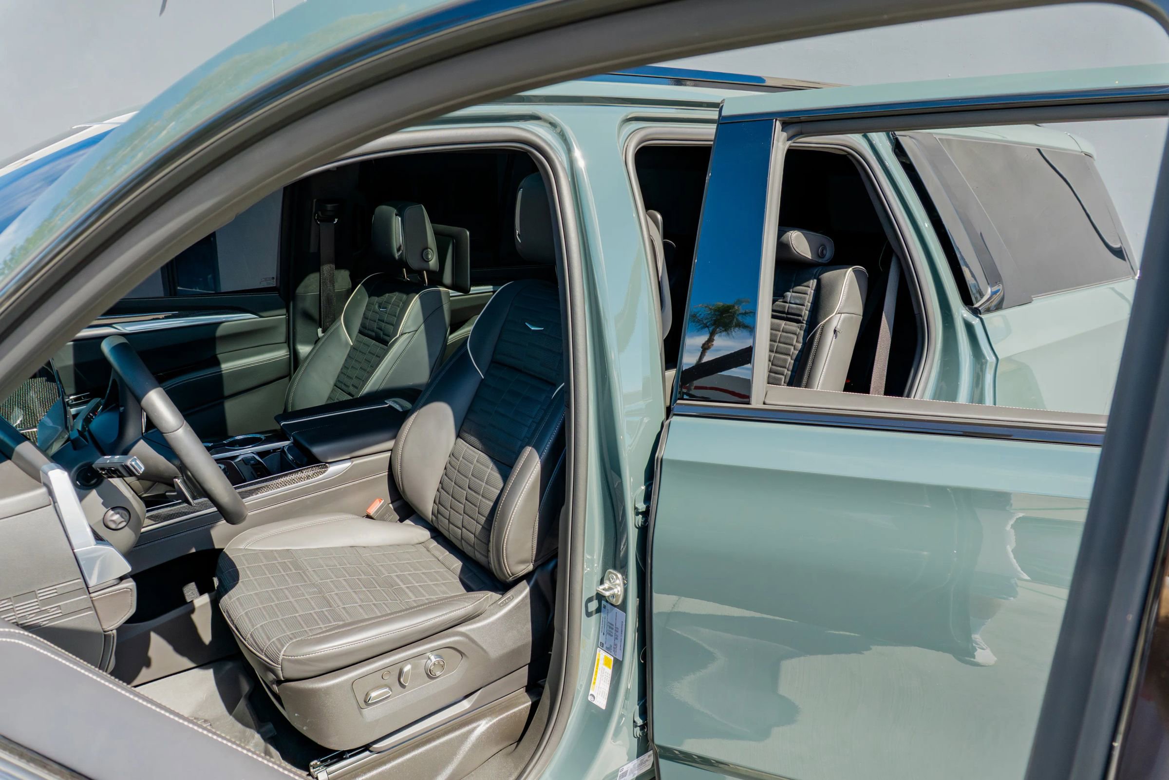 Used 2025 Cadillac Escalade V w/ LPO, ONYX Package AWD/4WD image 11