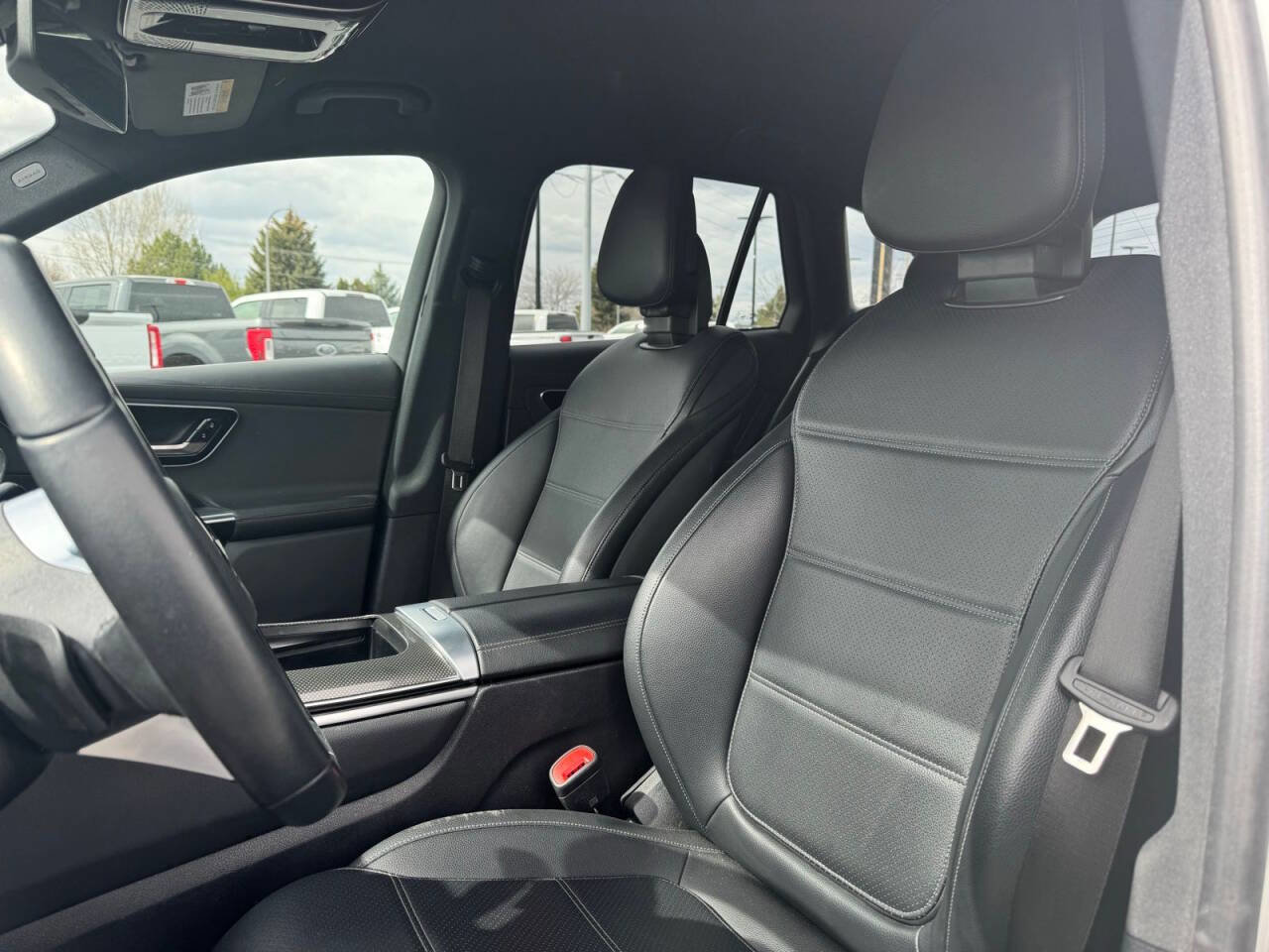 Used 2024 Mercedes-Benz GLC 300 4MATIC image 10