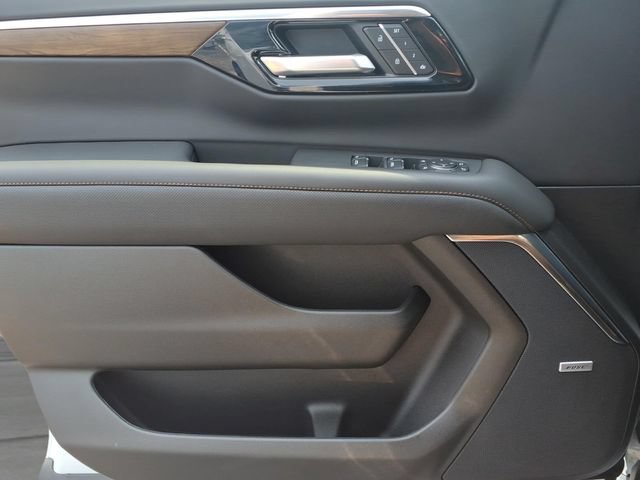 Used 2026 Chevrolet Suburban High Country AWD/4WD image 14