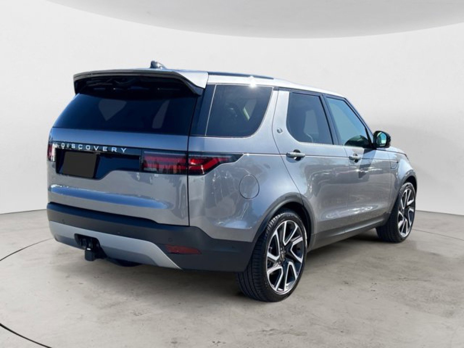 New 2025 Land Rover Discovery S image 4