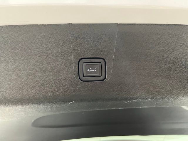 Used 2023 Chevrolet Traverse LT image 43