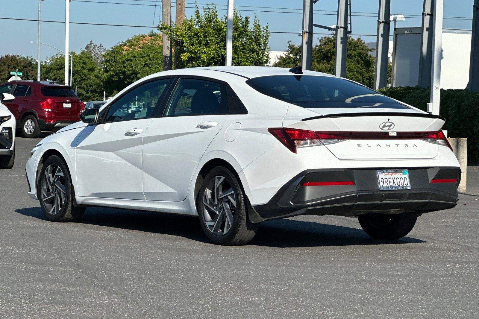 Used 2025 Hyundai Elantra Sport FWD image 5