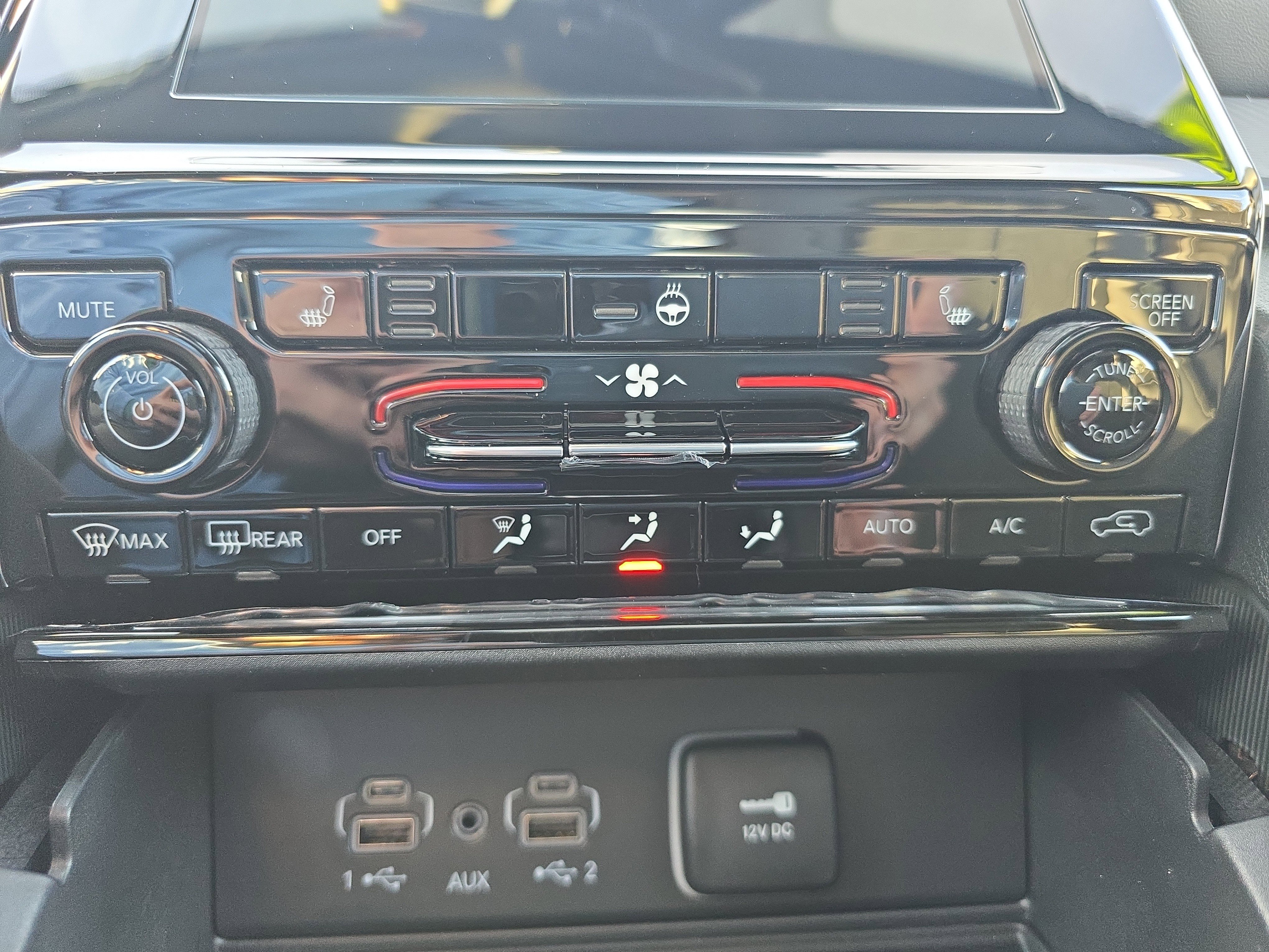 New 2025 Jeep Grand Cherokee Altitude image 28