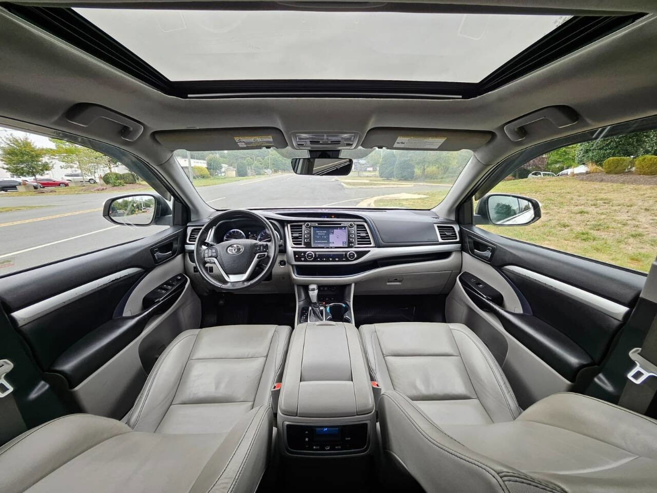 Used 2019 Toyota Highlander XLE image 15