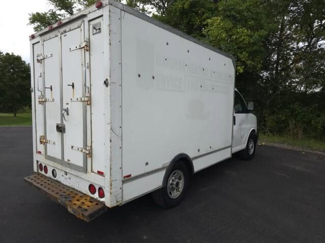 Used 2004 GMC Savana 3500 image 2