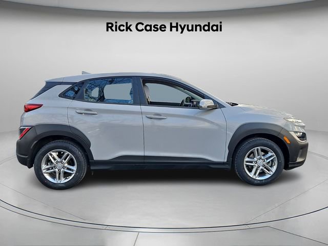 Used 2023 Hyundai Kona SE image 4