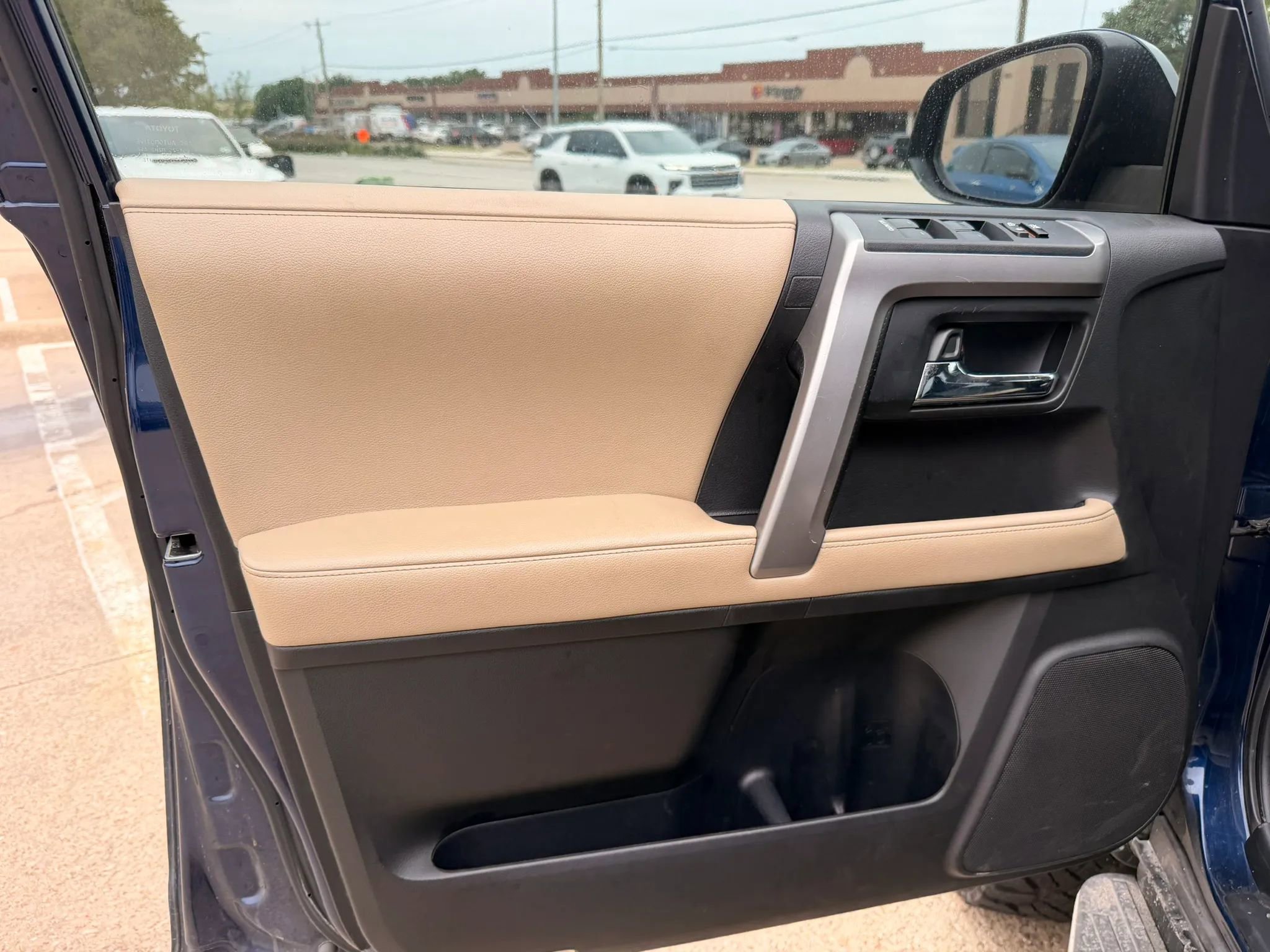 Used 2018 Toyota 4Runner SR5 RWD image 8