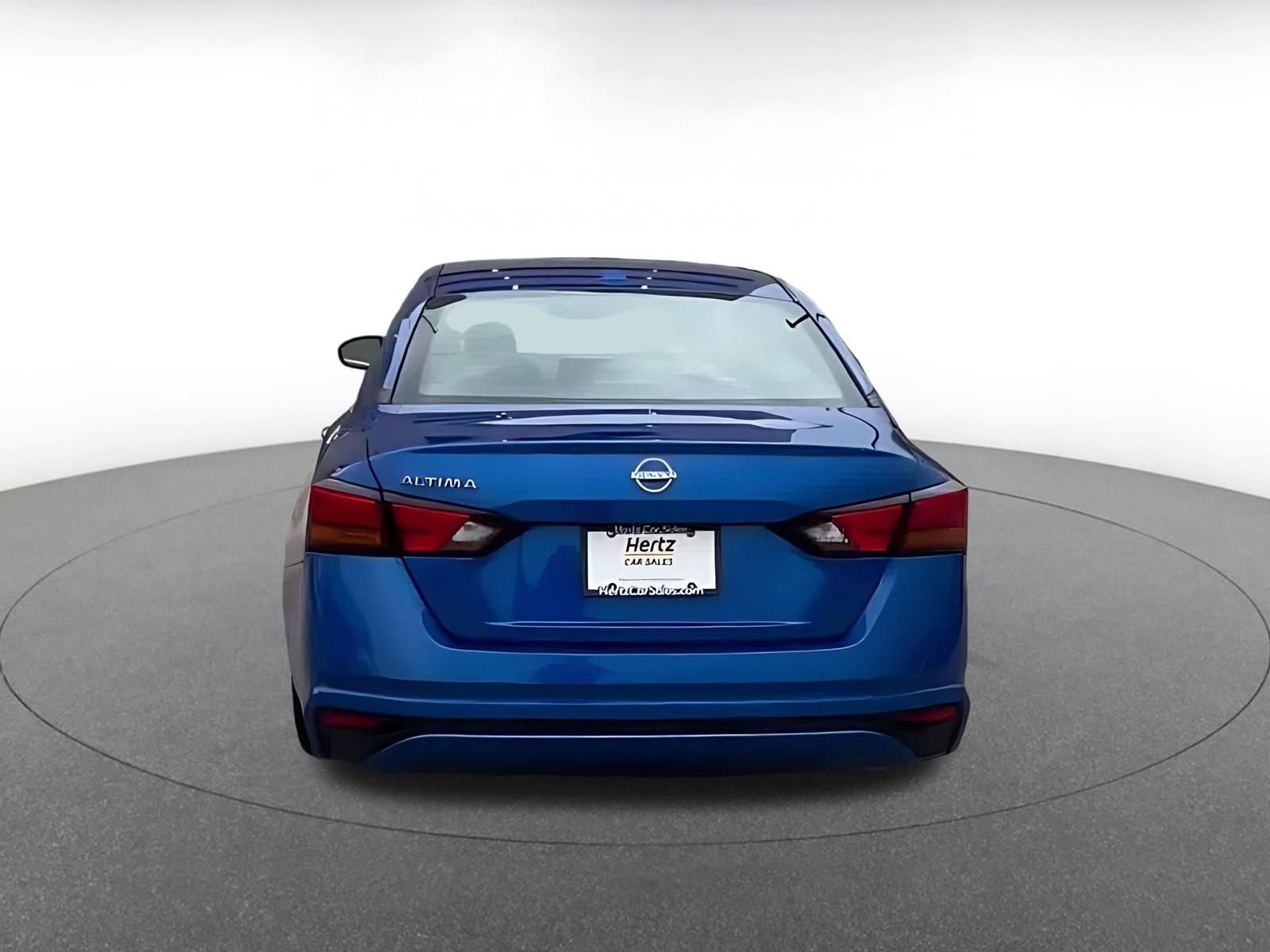 Used 2025 Nissan Altima 2.5 SV FWD image 12
