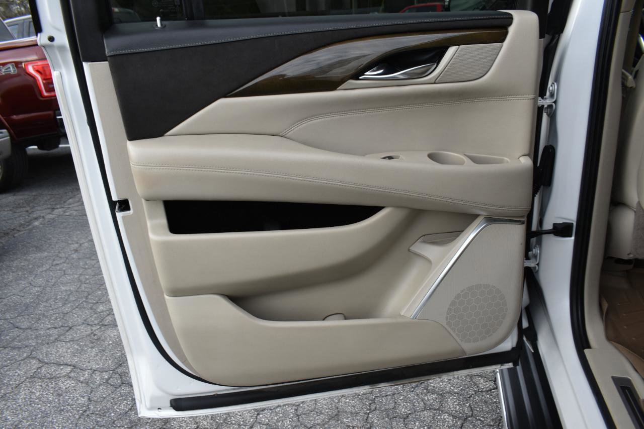 Used 2020 Cadillac Escalade ESV Premium Luxury AWD/4WD image 35