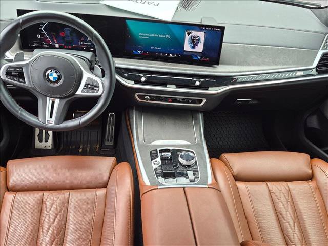 Used 2025 BMW X7 M60i AWD/4WD image 17