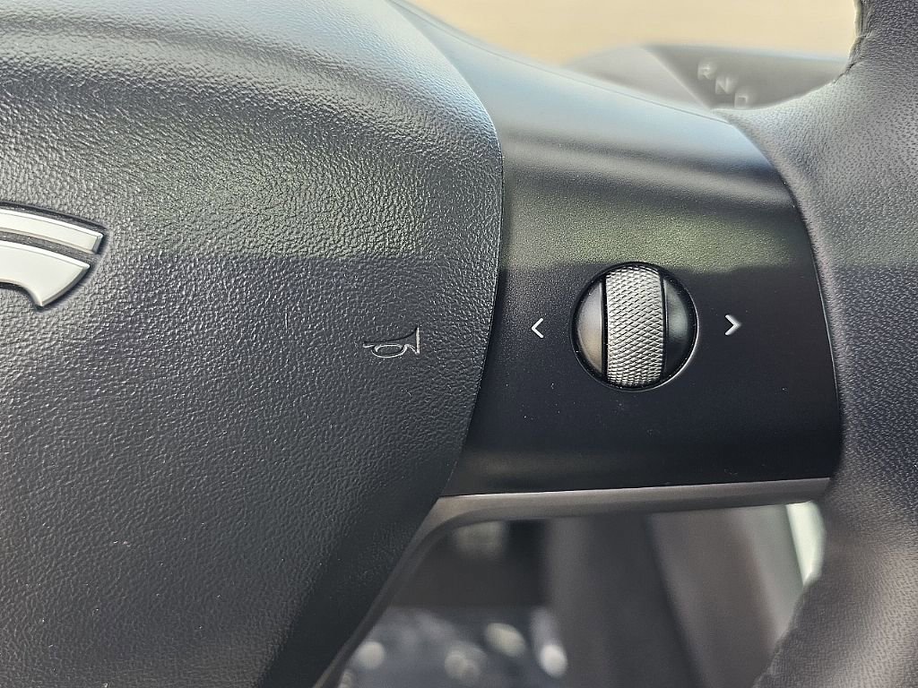 Used 2021 Tesla Model Y Long Range image 29