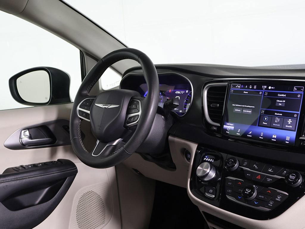 Used 2023 Chrysler Pacifica Touring-L FWD image 32