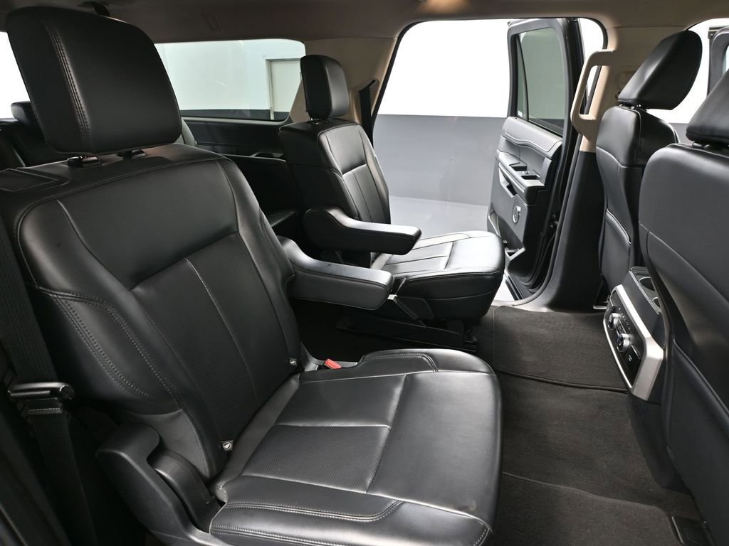 Used 2024 Ford Expedition Max XLT image 47