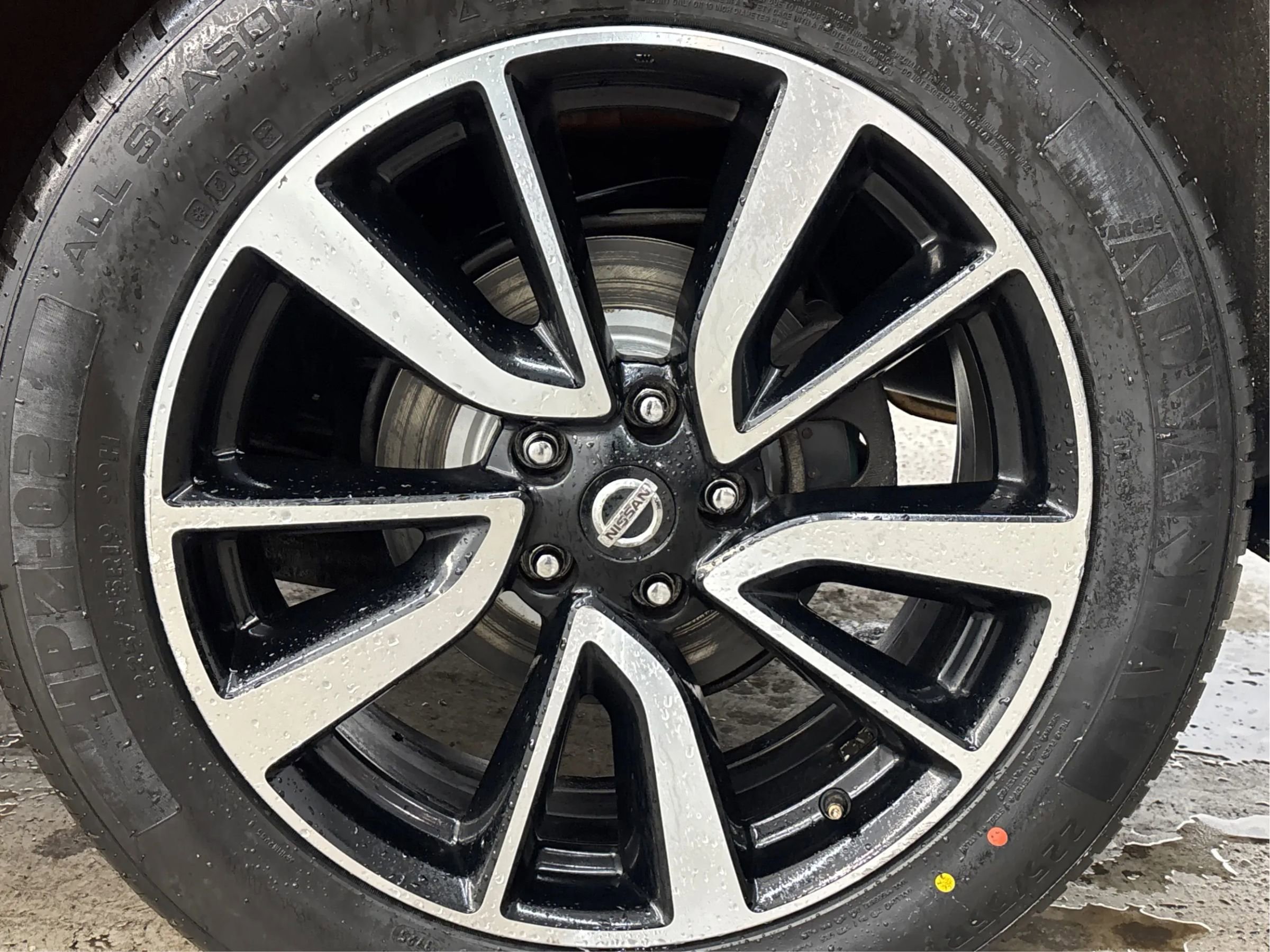 Used 2019 Nissan Rogue SL w/ Premium Package image 32