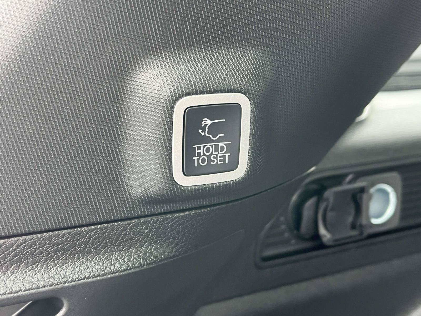 New 2026 Jeep Grand Cherokee Limited RWD image 8
