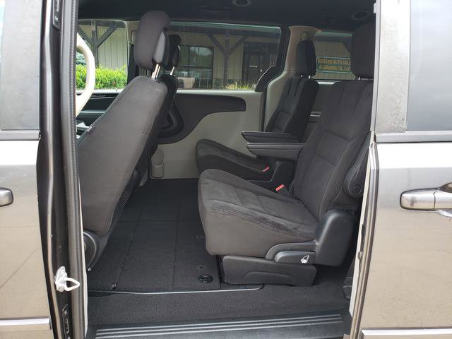 Used 2016 Dodge Grand Caravan SE image 12
