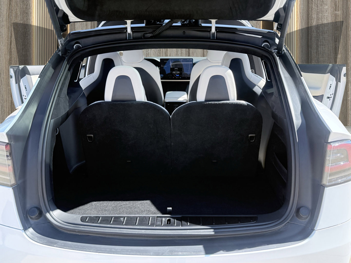 Used 2022 Tesla Model X Plaid image 16
