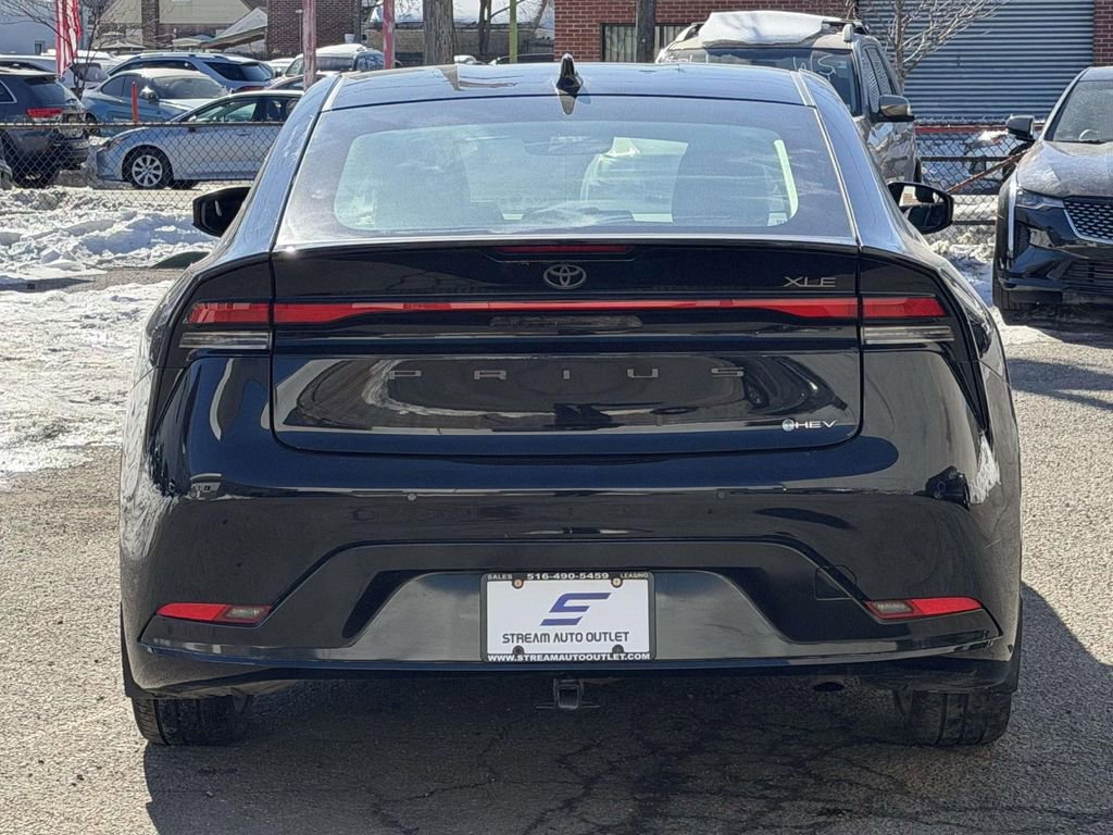 Used 2024 Toyota Prius XLE image 6