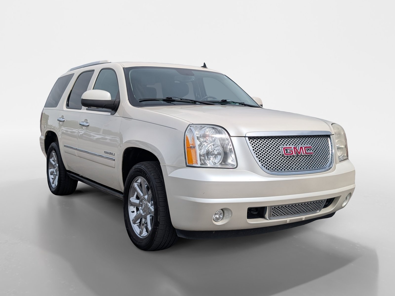 Used 2014 GMC Yukon Denali AWD/4WD image 2