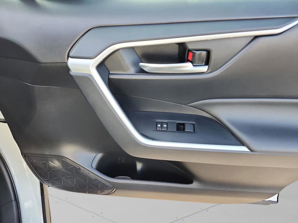 Used 2021 Toyota RAV4 XLE image 23