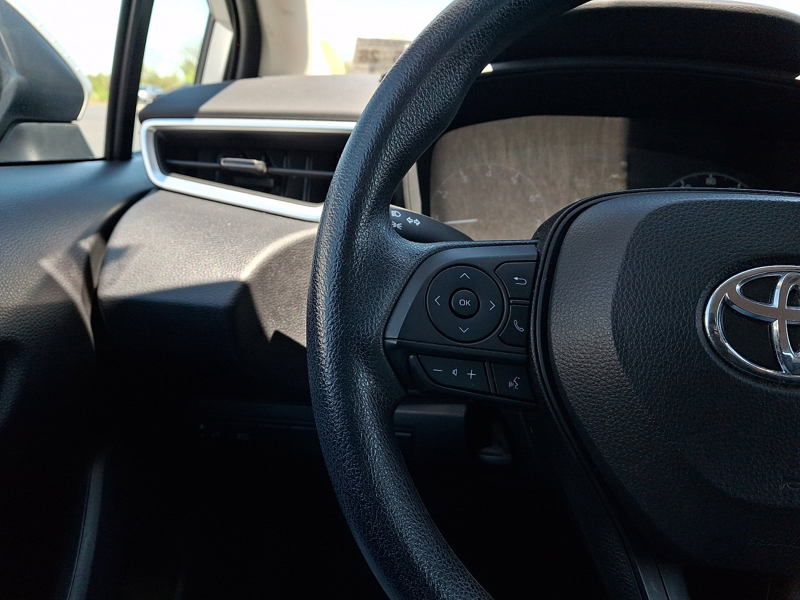 Used 2023 Toyota Corolla LE image 20