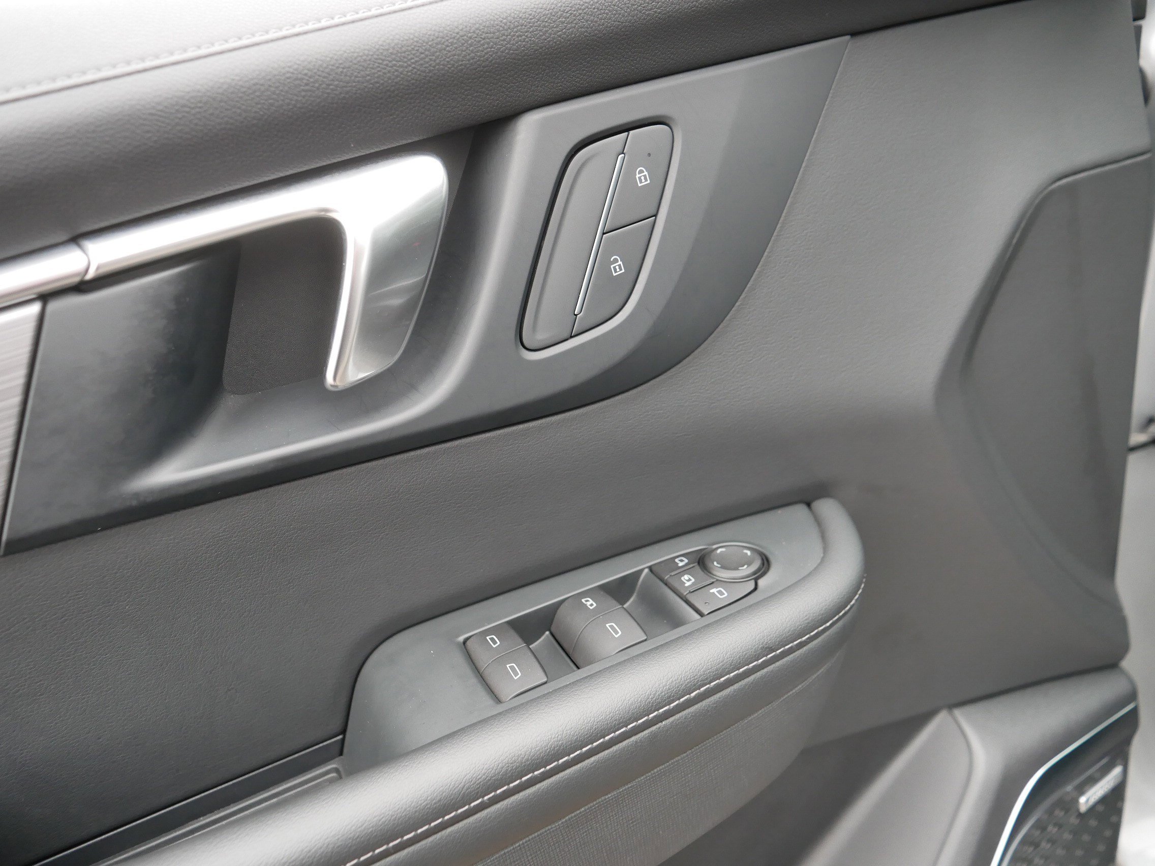 Used 2025 Buick Enclave Preferred image 19