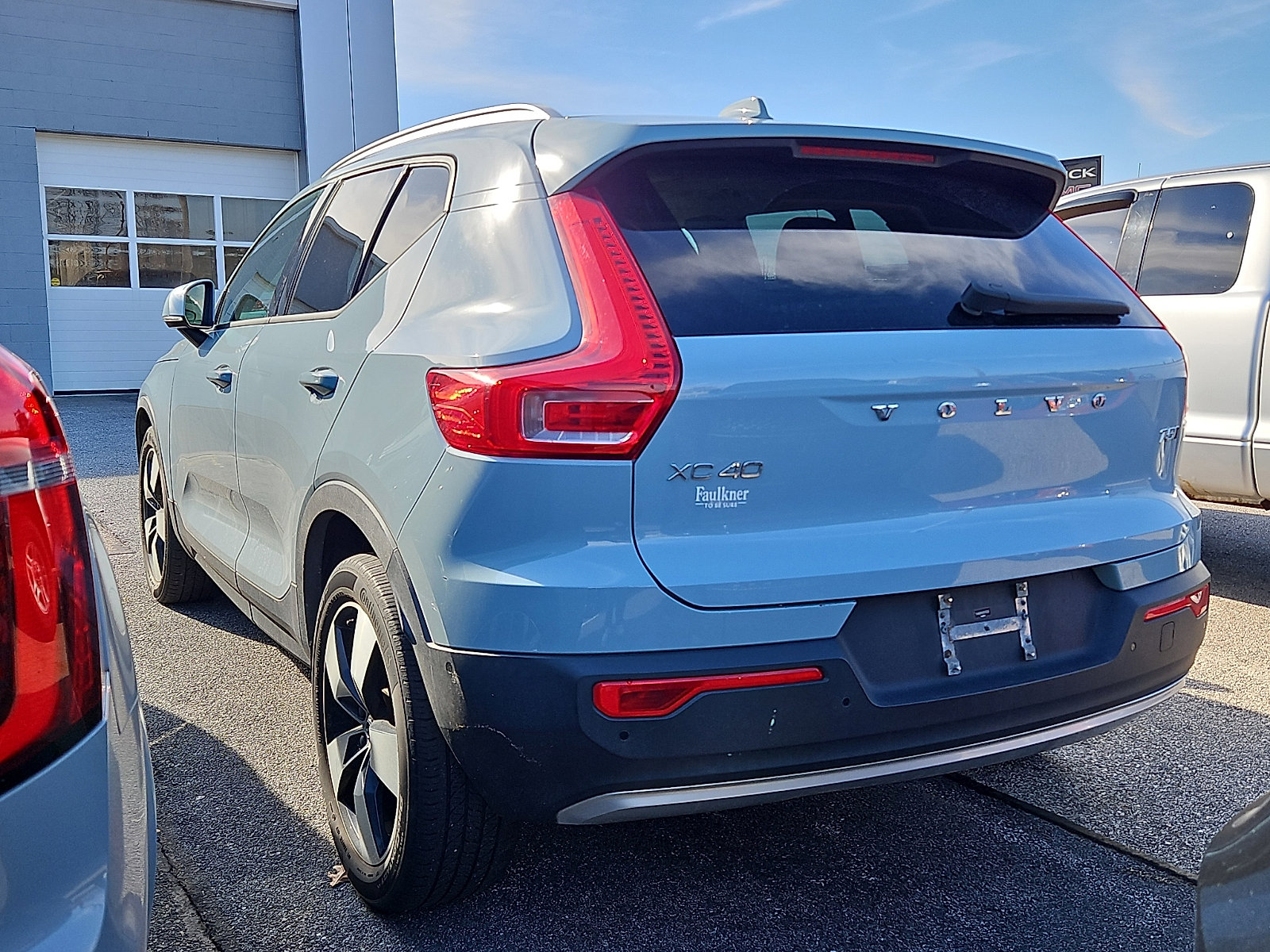 Used 2019 Volvo XC40 T5 Momentum image 6
