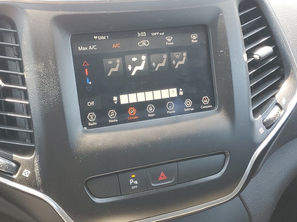 Used 2019 Jeep Cherokee Latitude Plus AWD/4WD image 18