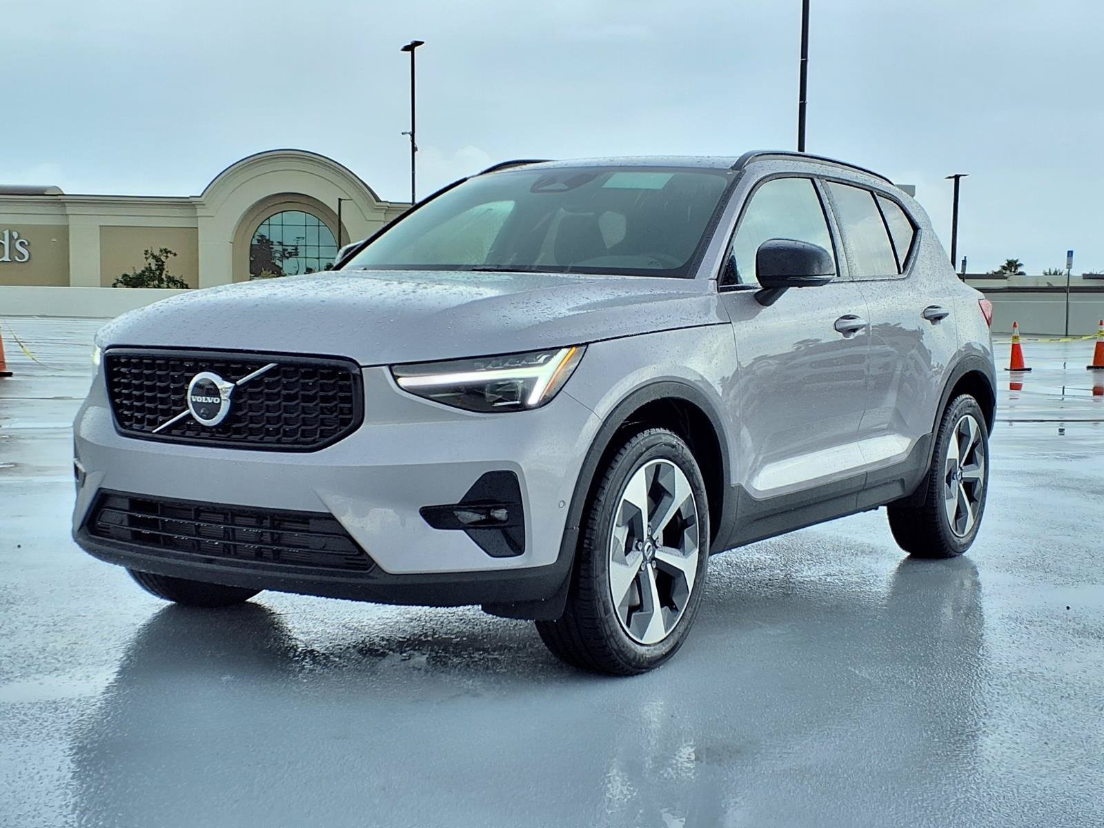 New 2026 Volvo XC40 B5 Plus w/ Climate Package AWD/4WD image 3