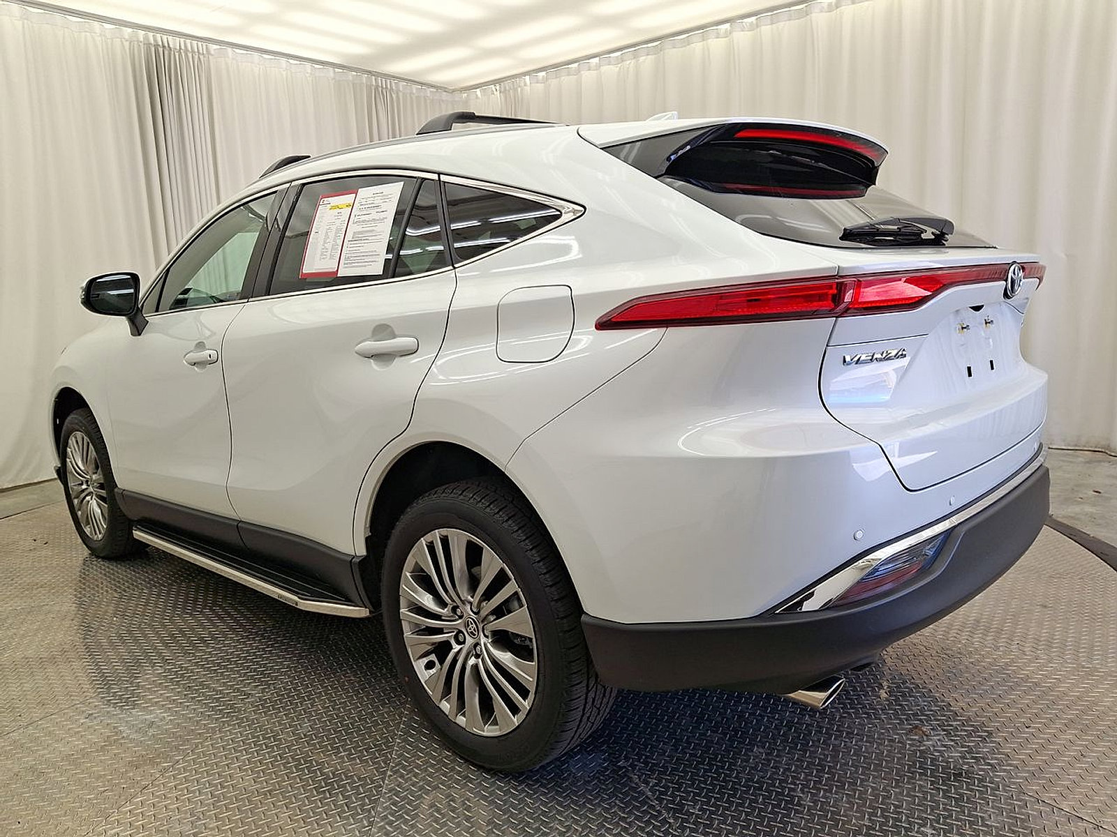 Certified 2023 Toyota Venza XLE image 22