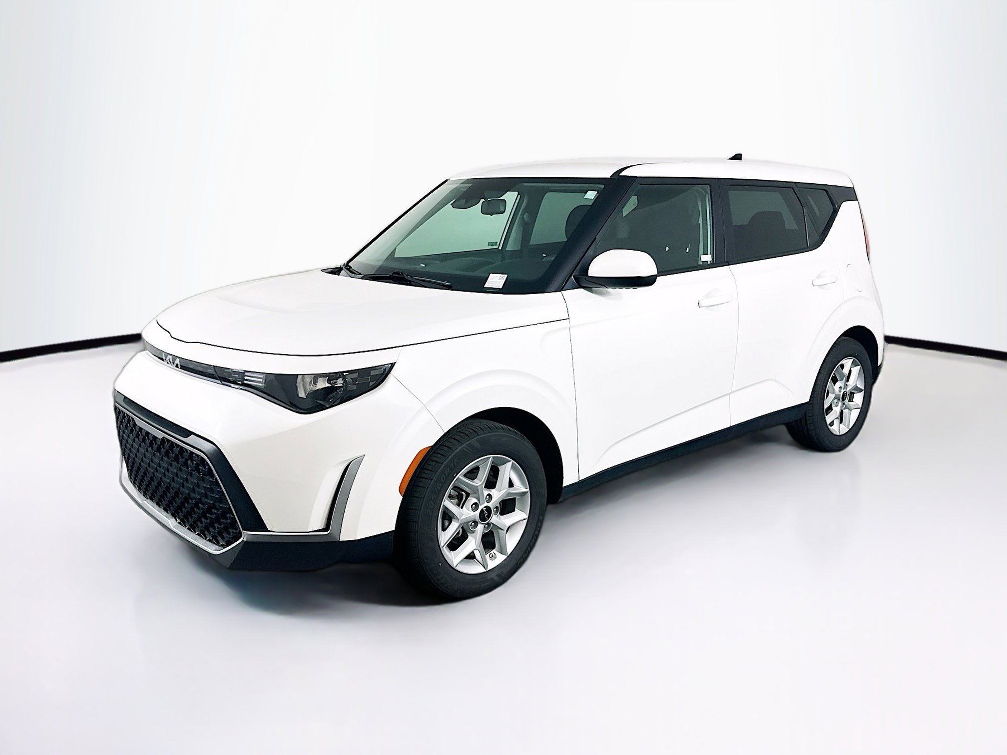 Used 2025 Kia Soul LX w/ LX Technology Package image 3