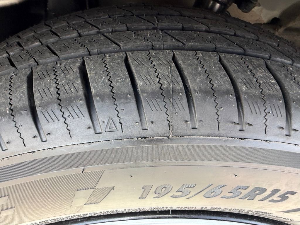 Used 2025 Nissan Versa S image 27