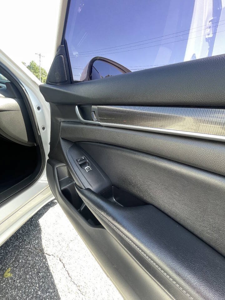 Used 2018 Honda Accord Sport image 16
