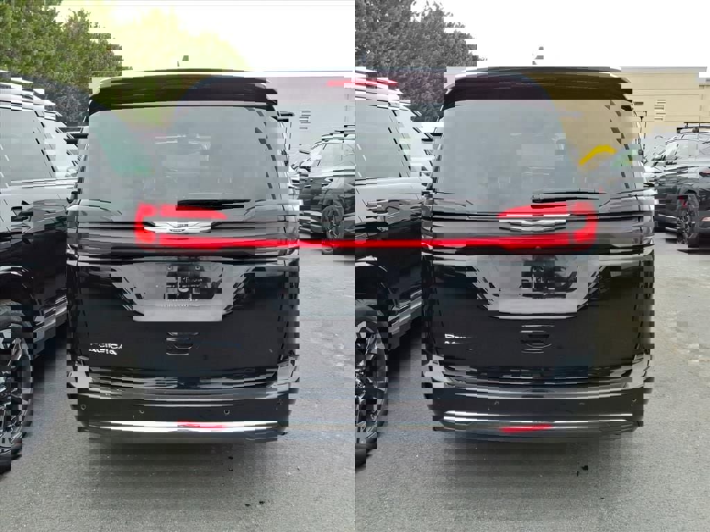 Used 2024 Chrysler Pacifica Touring-L image 22