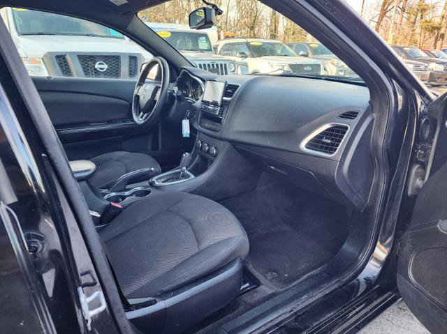 Used 2014 Dodge Avenger SE w/ Rallye Appearance Group FWD image 16