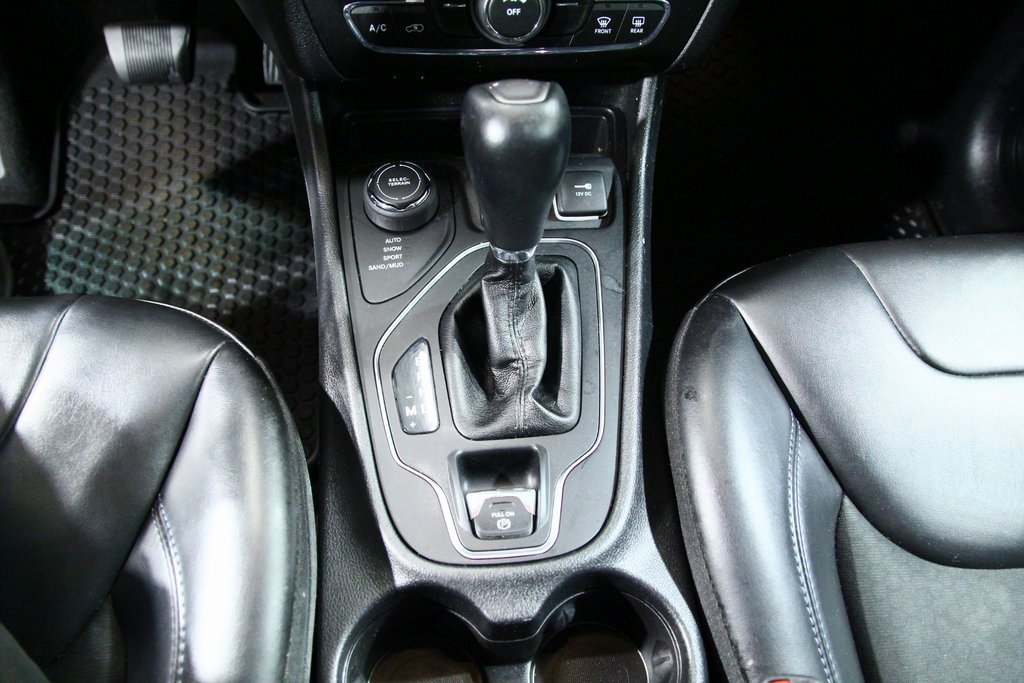 Used 2019 Jeep Cherokee Latitude Plus w/ Cold Weather Group image 22