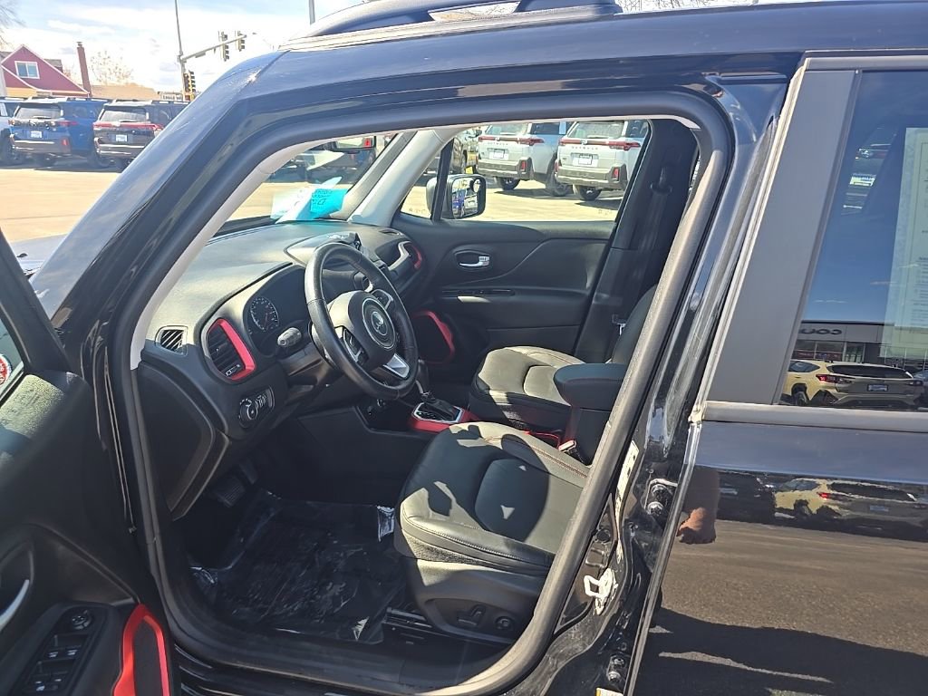 Used 2018 Jeep Renegade Trailhawk image 10