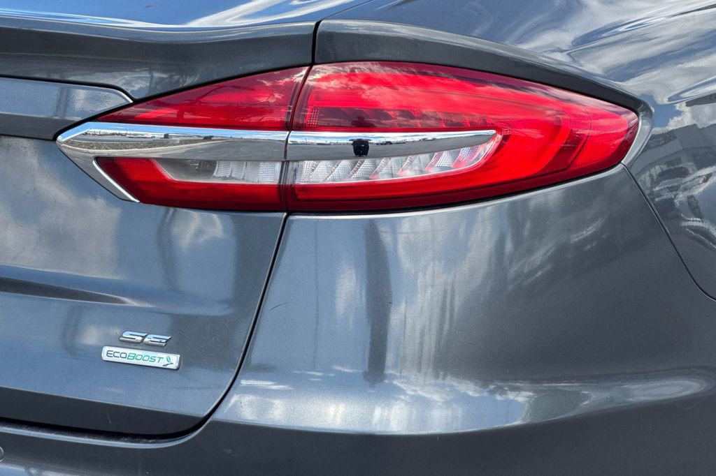 Used 2019 Ford Fusion SE FWD image 25