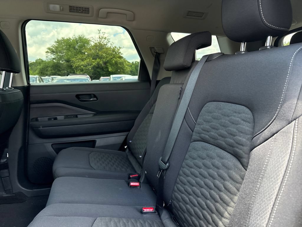 Used 2024 Nissan Pathfinder S AWD/4WD image 19