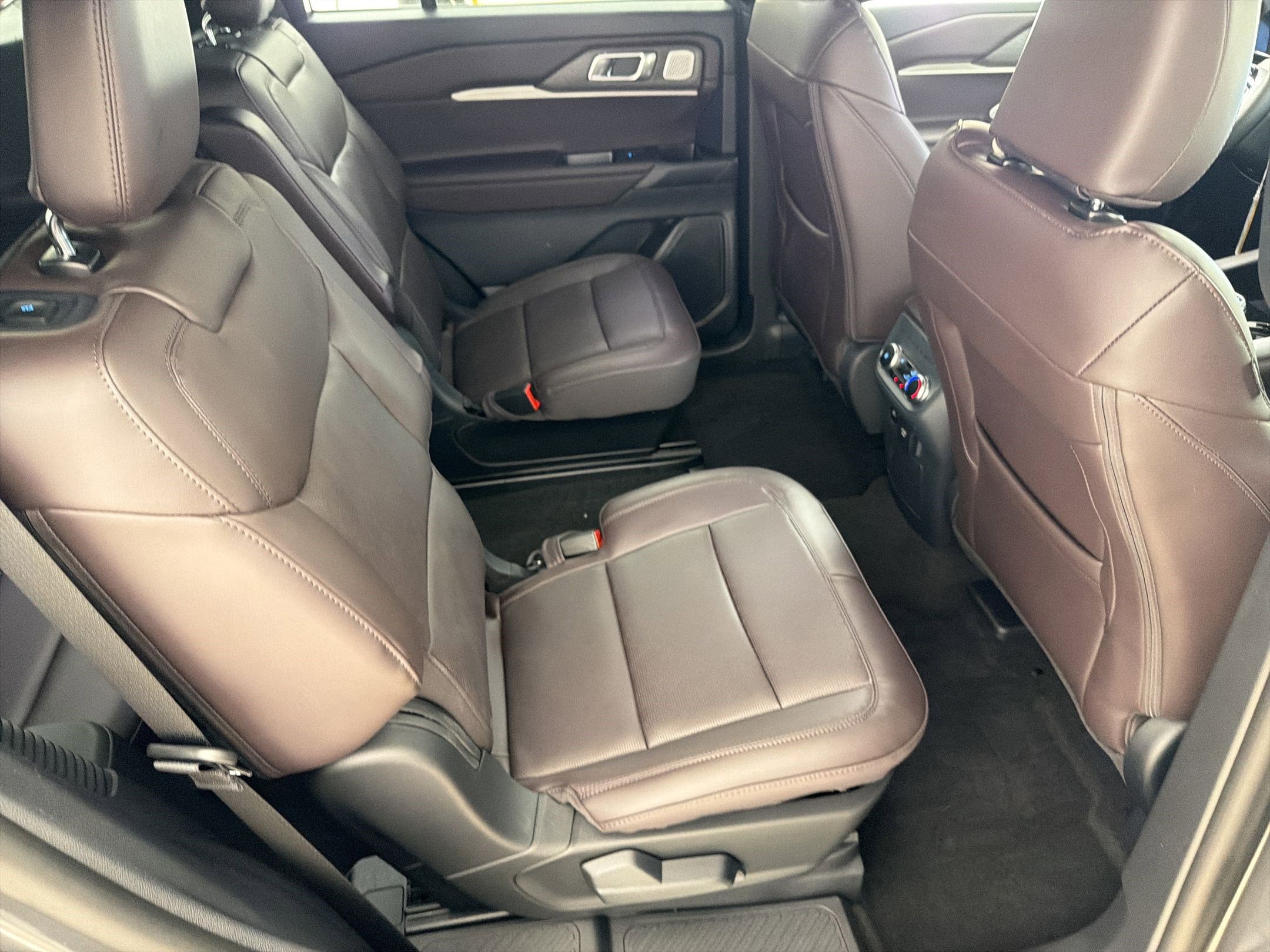 New 2026 Ford Explorer Platinum image 28