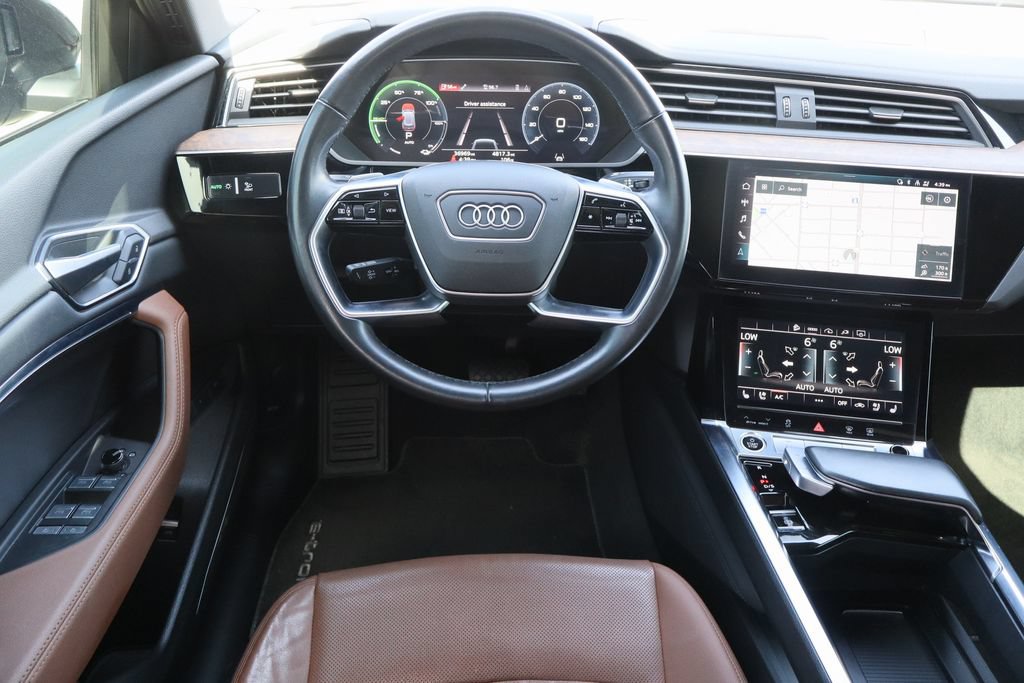 Used 2022 Audi e-tron Premium Plus w/ Premium Plus Package AWD/4WD image 23