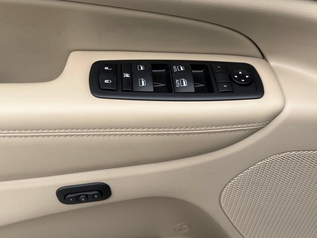 Used 2021 Jeep Grand Cherokee Limited w/ Premium Lighting Group AWD/4WD image 14