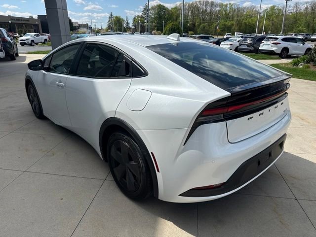 Used 2025 Toyota Prius LE FWD image 5